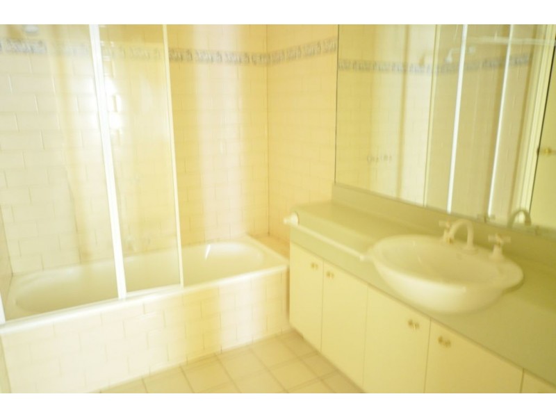 REF 20385/8 Wells Street, Southbank VIC 3006