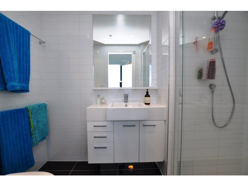 REF 20386/241 City Road, Southbank VIC 3006