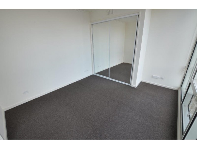 REF 20411/63 Whiteman Street, Southbank VIC 3006