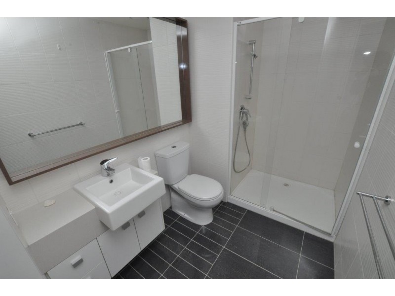 REF 20411/63 Whiteman Street, Southbank VIC 3006