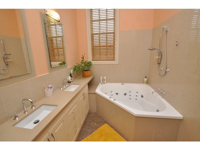 56 Wiltshire Drive, Kew VIC 3101