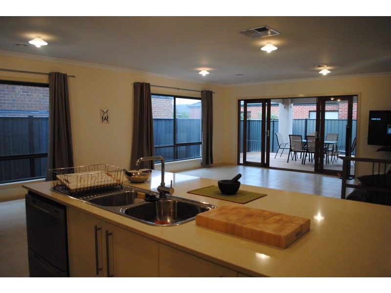 5 Pearce Circuit, Point Cook VIC 3030
