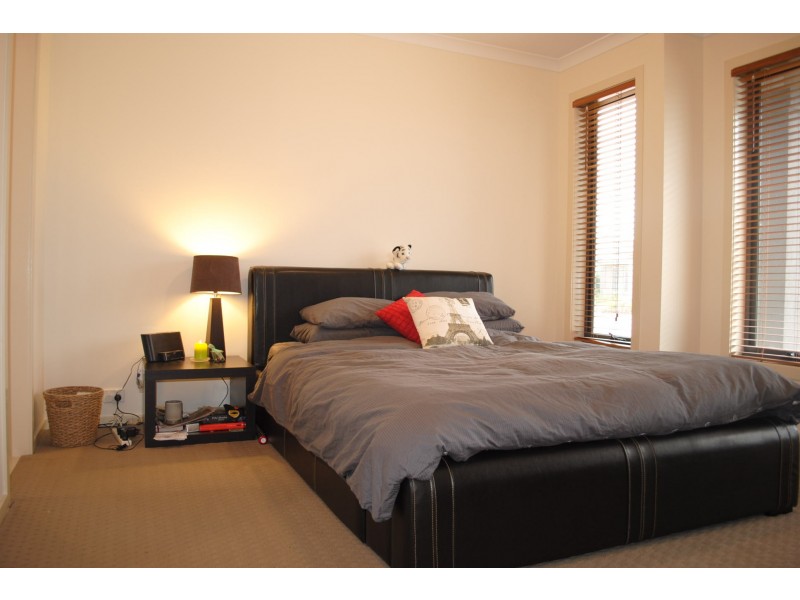 5 Pearce Circuit, Point Cook VIC 3030