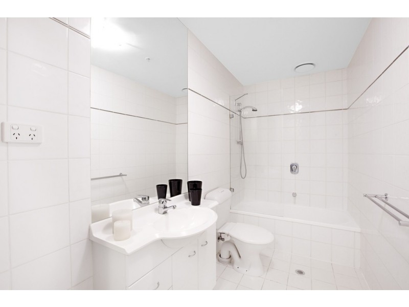 1305/38 Bank Street, South Melbourne VIC 3205