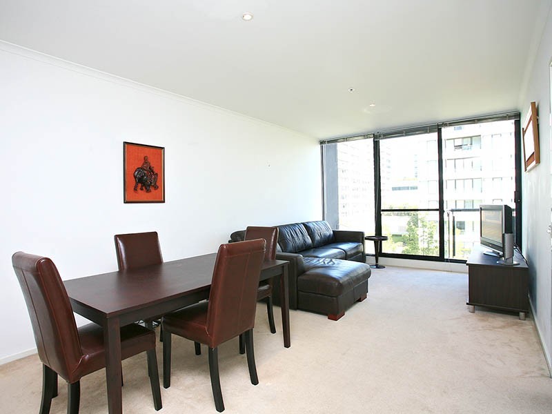 REF 2002/28 Bank Street, South Melbourne VIC 3205