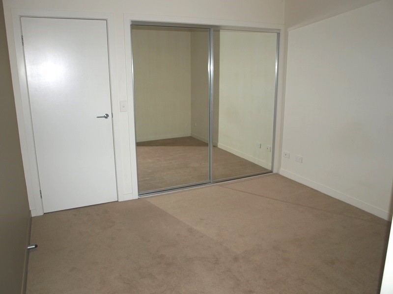 816/100 Harbour Esplanade, Docklands VIC 3008