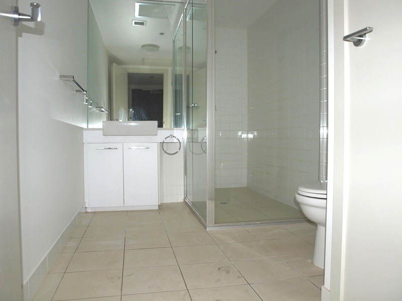 816/100 Harbour Esplanade, Docklands VIC 3008