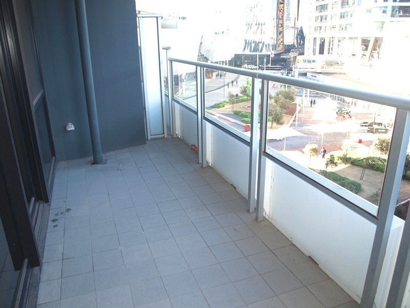 816/100 Harbour Esplanade, Docklands VIC 3008