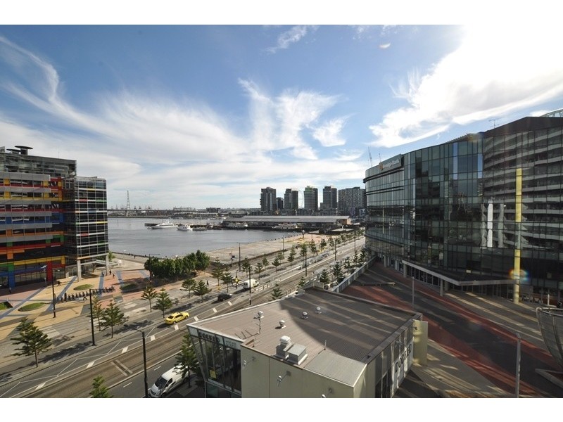 805/100 Harbour Esplanade, Docklands VIC 3008