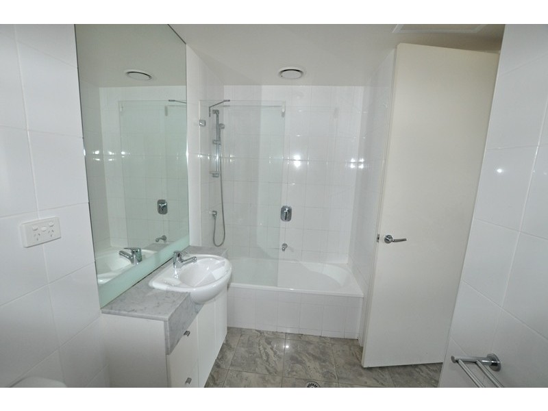 REF 20469/100 Kavanagh Street, Southbank VIC 3006