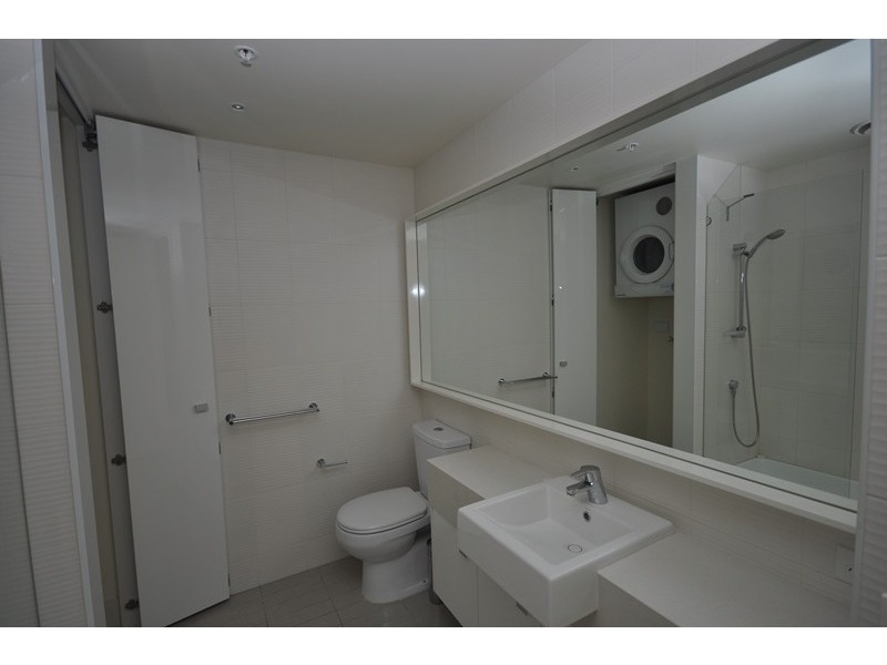REF 20472/63 Whiteman Street, Southbank VIC 3006