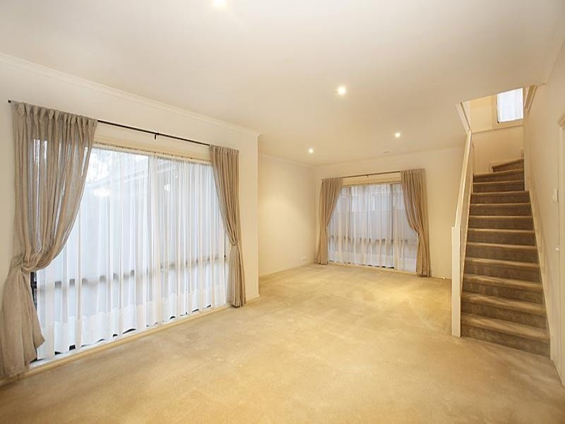 23 Lowess Lane, Sanctuary Lakes VIC 3030