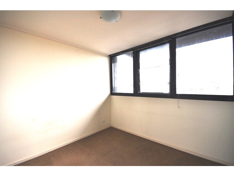 REF 20492/100 Kavanagh Street, Southbank VIC 3006