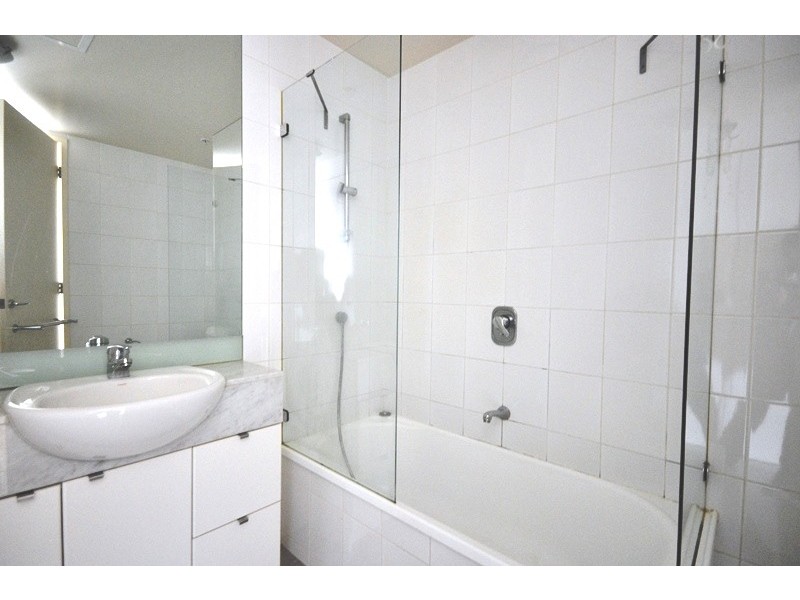 REF 20492/100 Kavanagh Street, Southbank VIC 3006