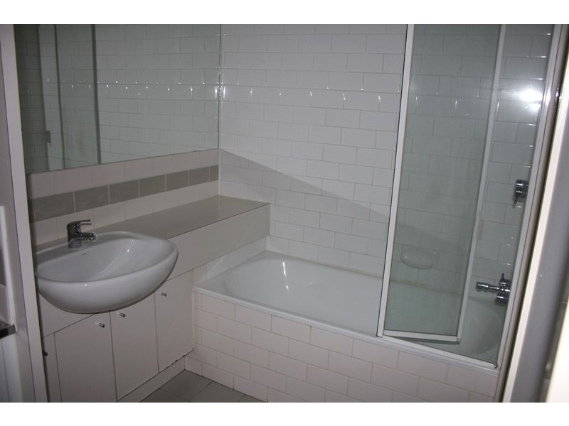 REF 20501/30 Miles Street, Southbank VIC 3006