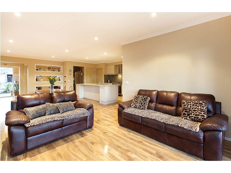 106 Alamanda Boulevard, Point Cook VIC 3030