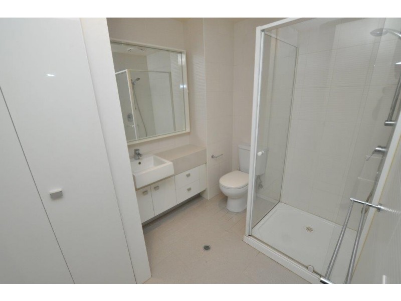 REF 20521/63 Whiteman Street, Southbank VIC 3006