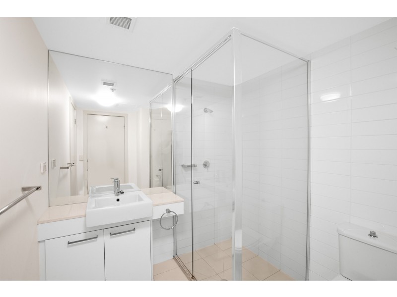 1802/100 Harbour Esplanade, Docklands VIC 3008