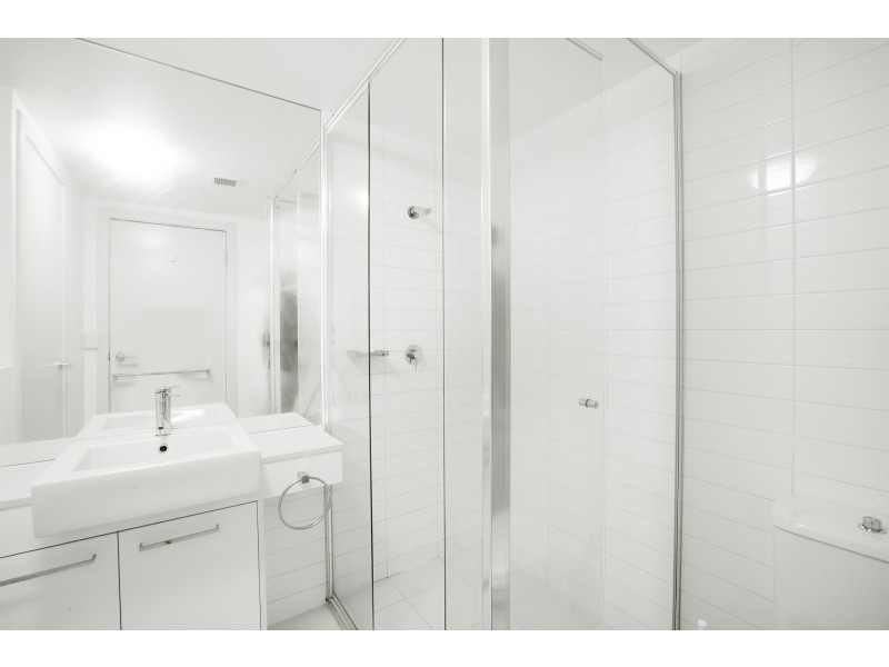 2408/100 Harbour Esplanade, Docklands VIC 3008