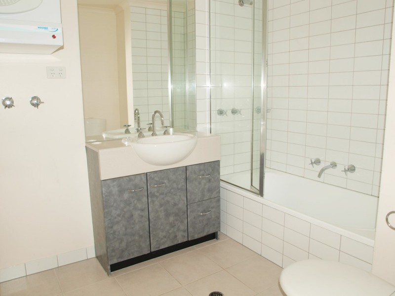 REF 20528/118 Dudley Street, West Melbourne VIC 3003