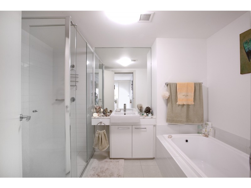 2603/100 Harbour Esplanade, Docklands VIC 3008