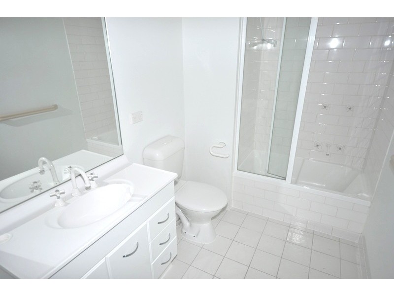 REF 20559/79 Whiteman Street, Southbank VIC 3006