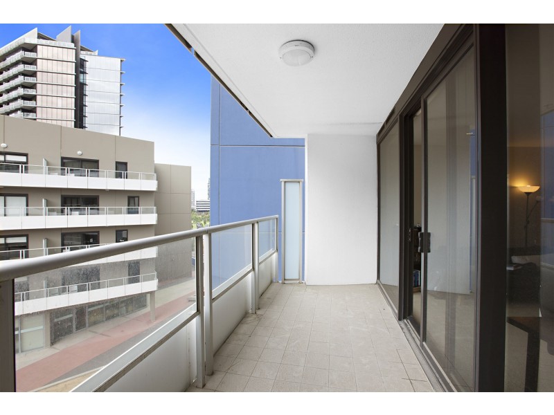 716/100 Harbour Esplanade, Docklands VIC 3008