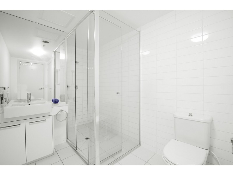 716/100 Harbour Esplanade, Docklands VIC 3008