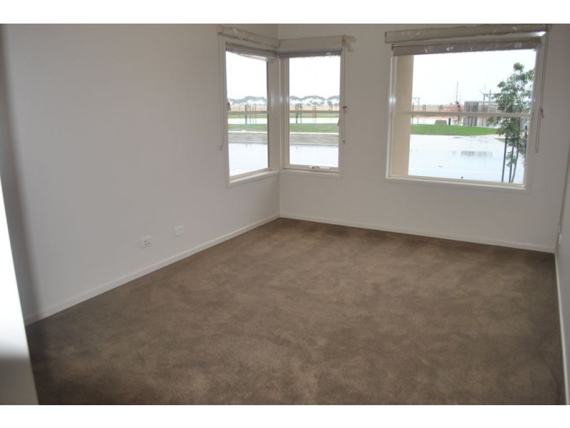 327 Saltwater Promenade, Point Cook VIC 3030