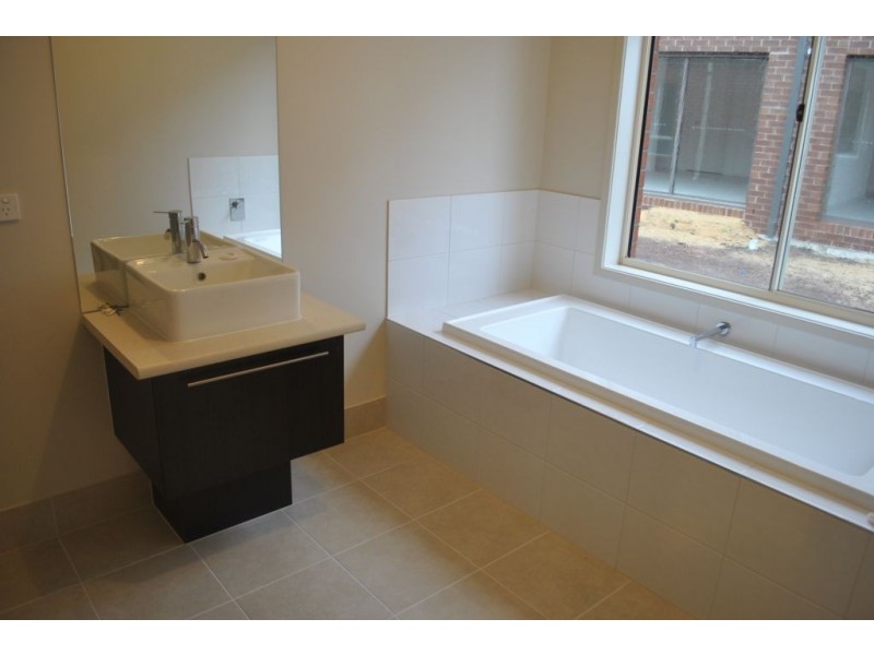 327 Saltwater Promenade, Point Cook VIC 3030