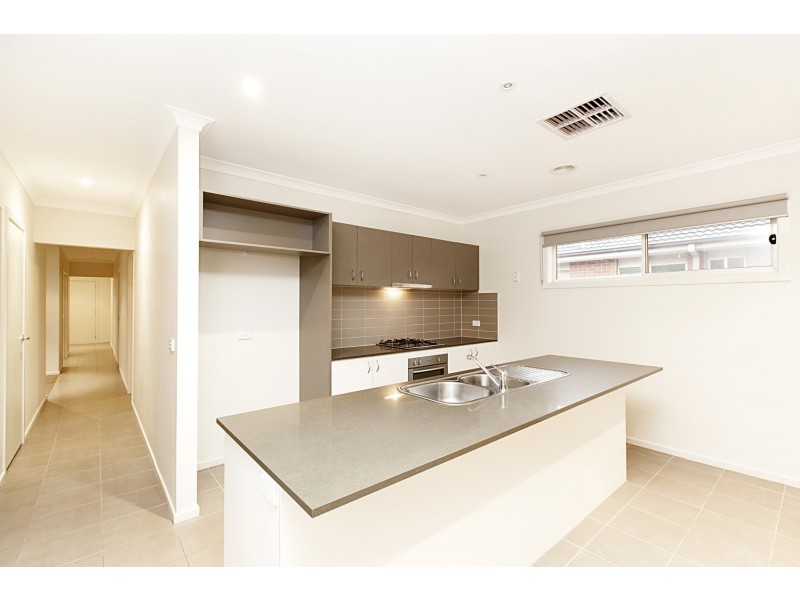 8 Windrest Way, Point Cook VIC 3030