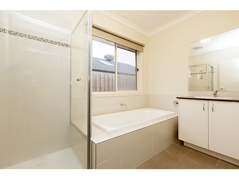 8 Windrest Way, Point Cook VIC 3030