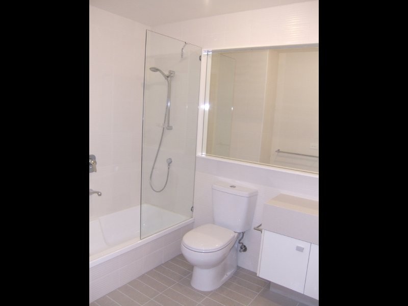 REF 20590/63 Whiteman Street, Southbank VIC 3006