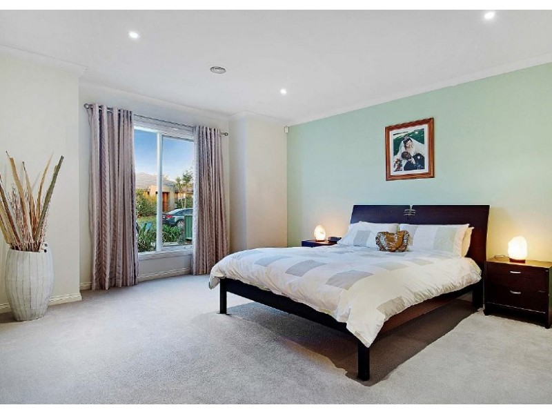 4 Sorrento Avenue, Point Cook VIC 3030