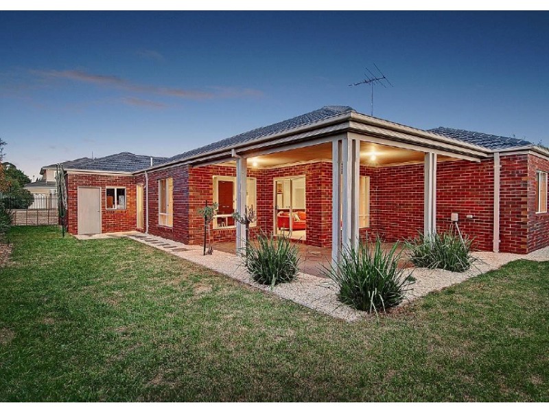 4 Sorrento Avenue, Point Cook VIC 3030