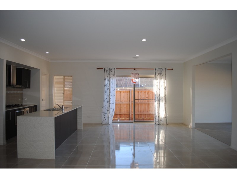 8 Ironwood Drive, Point Cook VIC 3030