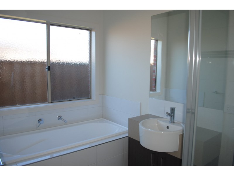 8 Ironwood Drive, Point Cook VIC 3030