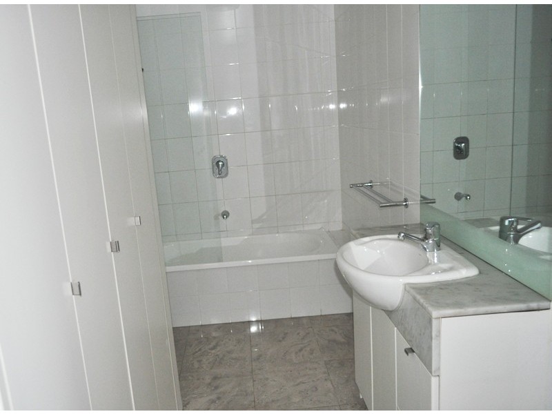 REF 20653/100 Kavanagh Street, Southbank VIC 3006