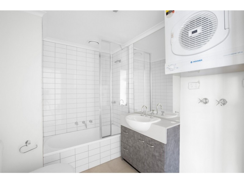 REF 20657/118 Dudley Street, West Melbourne VIC 3003