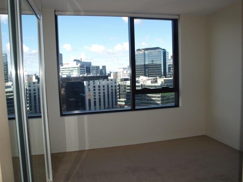 1806/100 Harbour Esplanade, Docklands VIC 3008