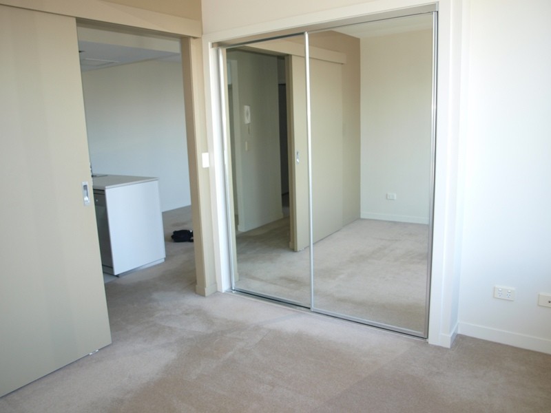 1806/100 Harbour Esplanade, Docklands VIC 3008