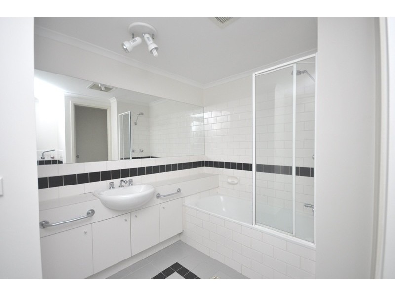 REF 20661/106 Southbank Boulevard, Southbank VIC 3006