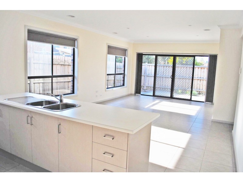 2/33 Scott Street, Werribee VIC 3030