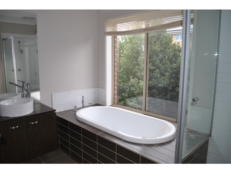 19 Ponsford Drive, Point Cook VIC 3030