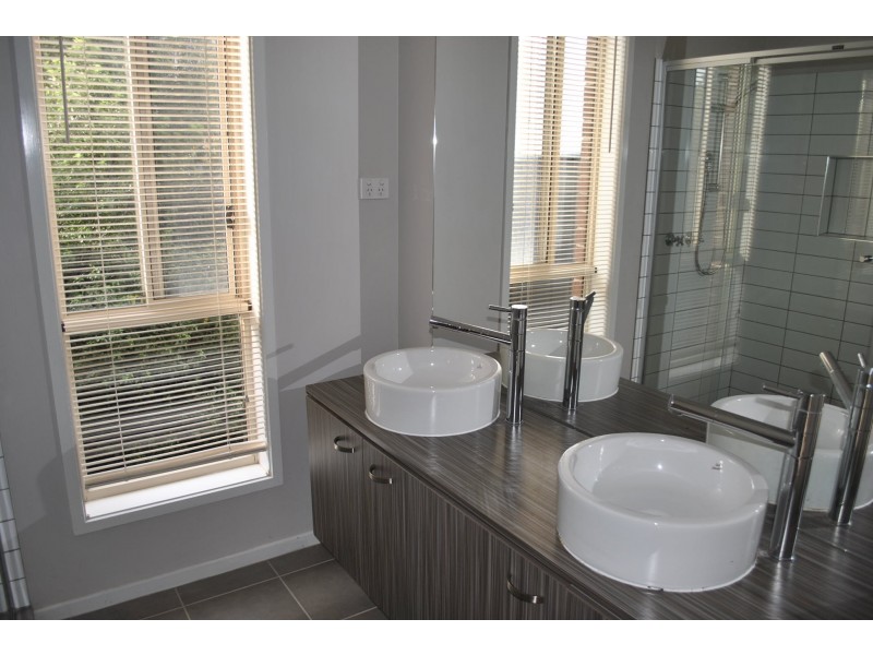 19 Ponsford Drive, Point Cook VIC 3030