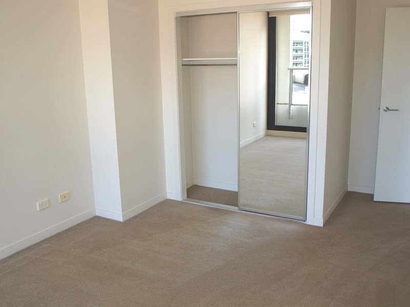 1006/100 Harbour Esplanade, Docklands VIC 3008