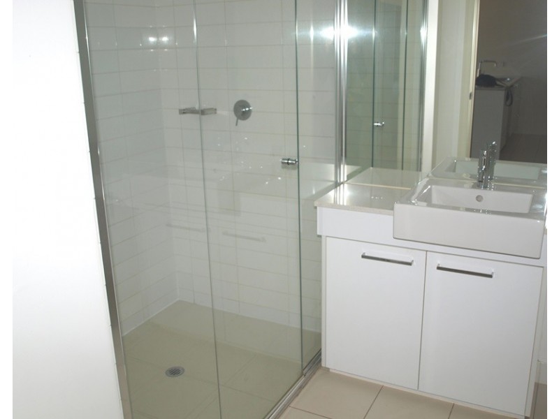 1006/100 Harbour Esplanade, Docklands VIC 3008