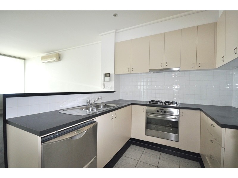 REF 20698/83 Whiteman Street, Southbank VIC 3006