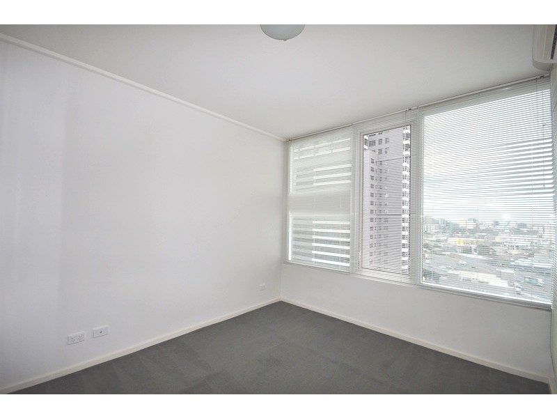REF 20698/83 Whiteman Street, Southbank VIC 3006