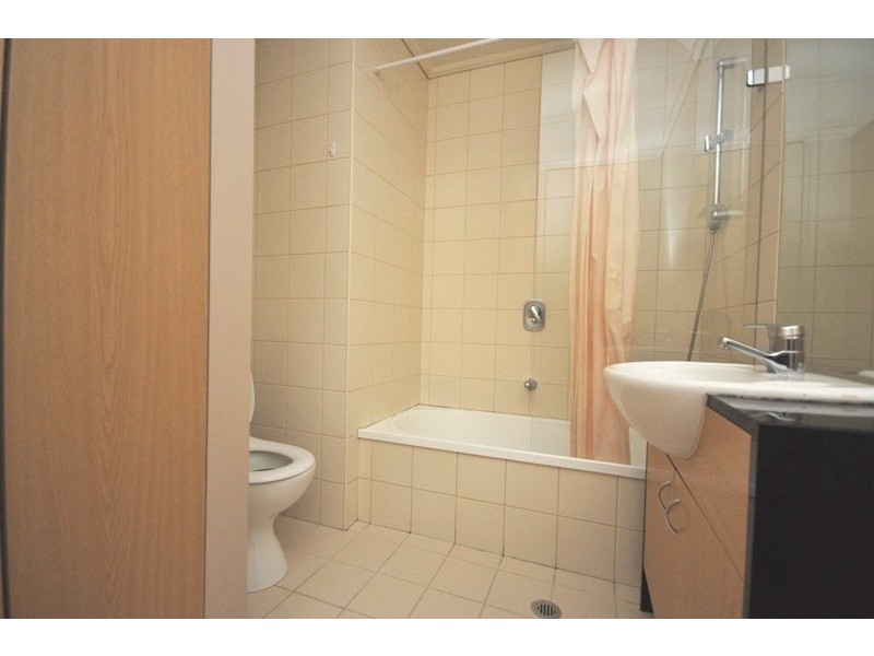 REF 20698/83 Whiteman Street, Southbank VIC 3006